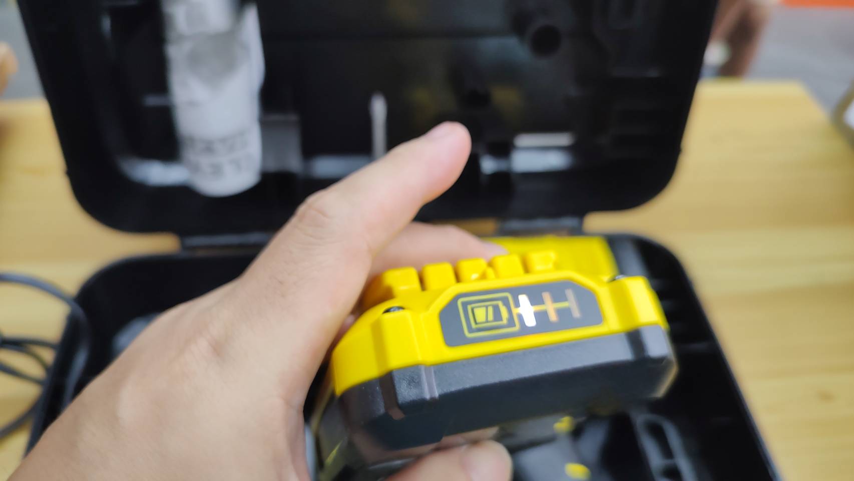 STANLEY FATMAX สว่านไร้สาย 20V รุ่น SCD700D2K แบต2.0Ah*2ก้อน