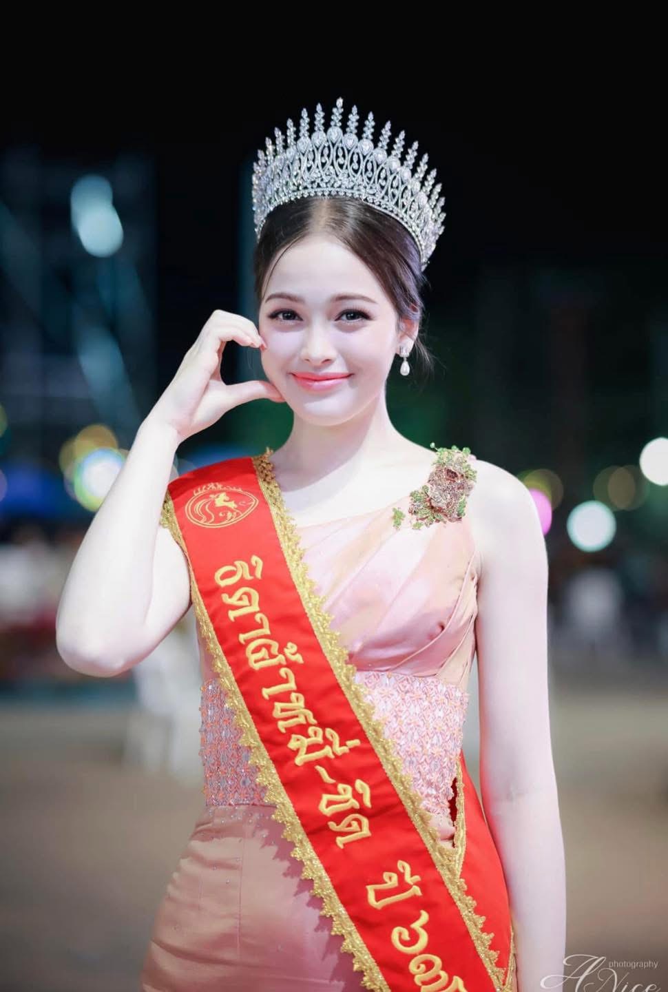 (พร้อมส่งจากไทย) มงกุฏ 135 ขนาดใหญ่ งานสวย ปรับขนาดได้ ส่งจาก จ.อุบลราชธานี