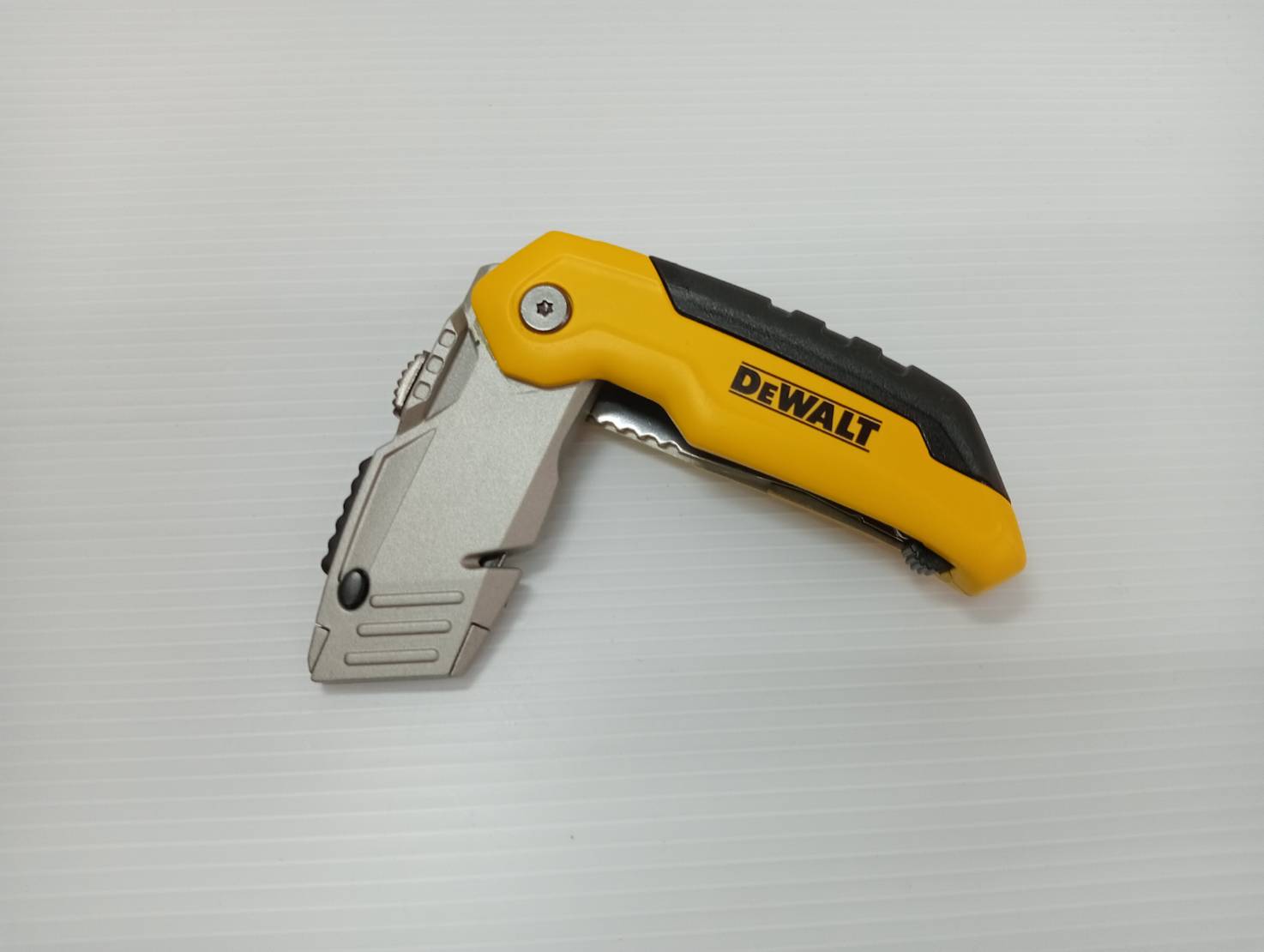 คัตเตอร์พับ UTILITY KNIFE DWHT10035-0 DEWALT