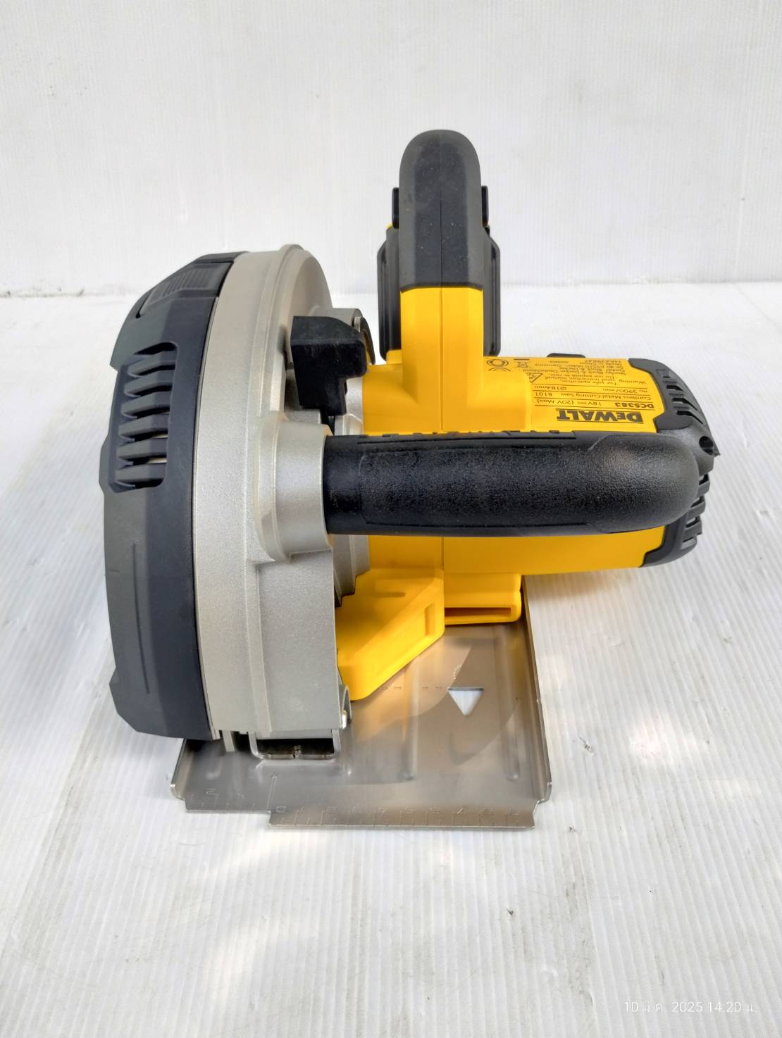 DEWALT รุ่น DCS383N-B1 เลื่อยวงเดือนตัดโลหะไร้สาย 20V Max XR ไร้แปรงถ่าน 7-1/4" (เฉพาะตัวเครื่อง)