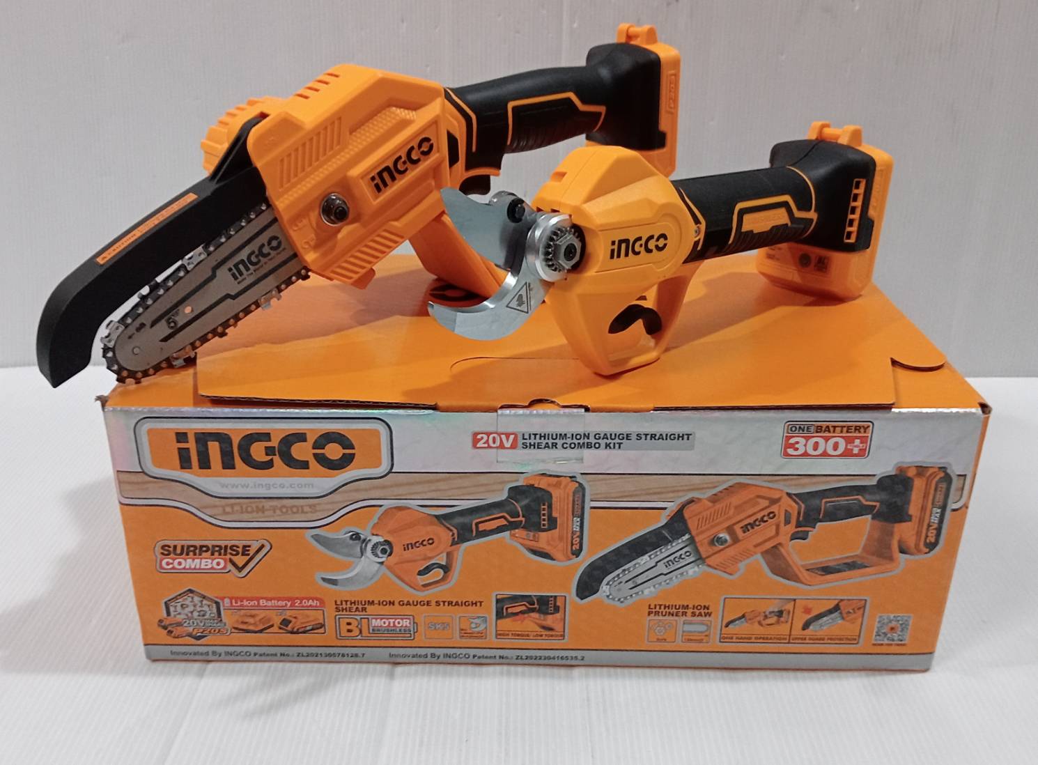 INGCO ชุดคอมโบ้เลื่อยโซ่5" + กรรไกรตัดกิ่ง 20V COSLI23065 ครบชุดพร้อมแบต แท่นชาร์จ