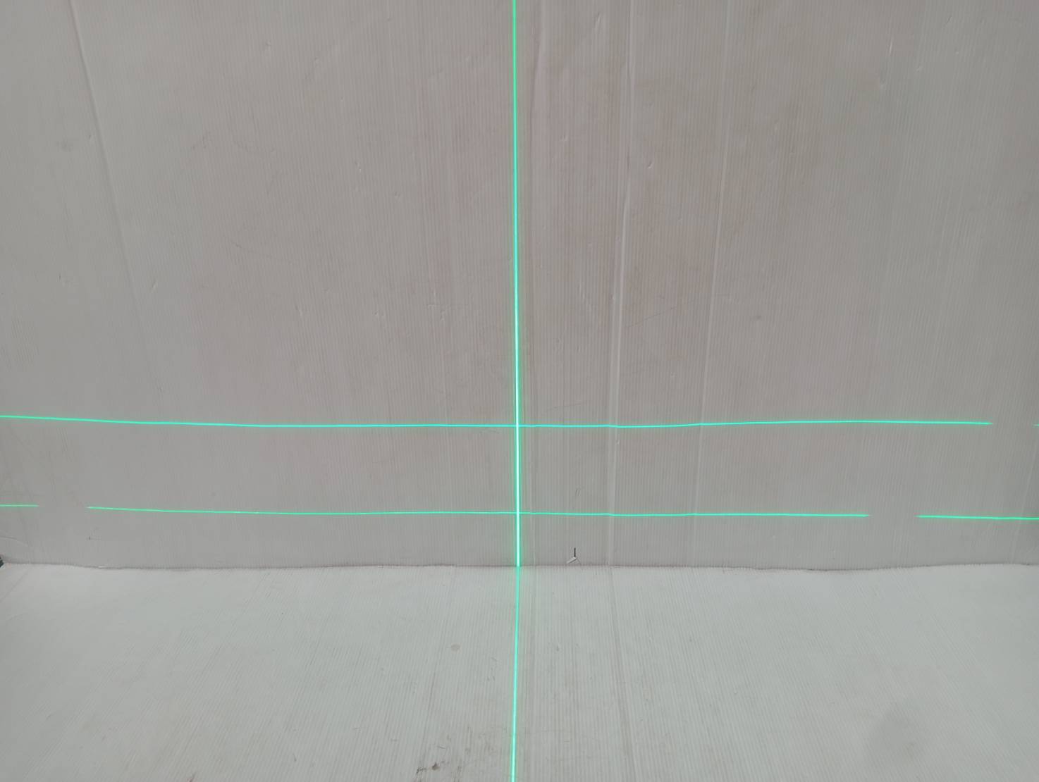 เลเซอร์ระดับ16เส้น (เขียว) 4D VG-LS16 VERGIN พร้อมขาตั้ง