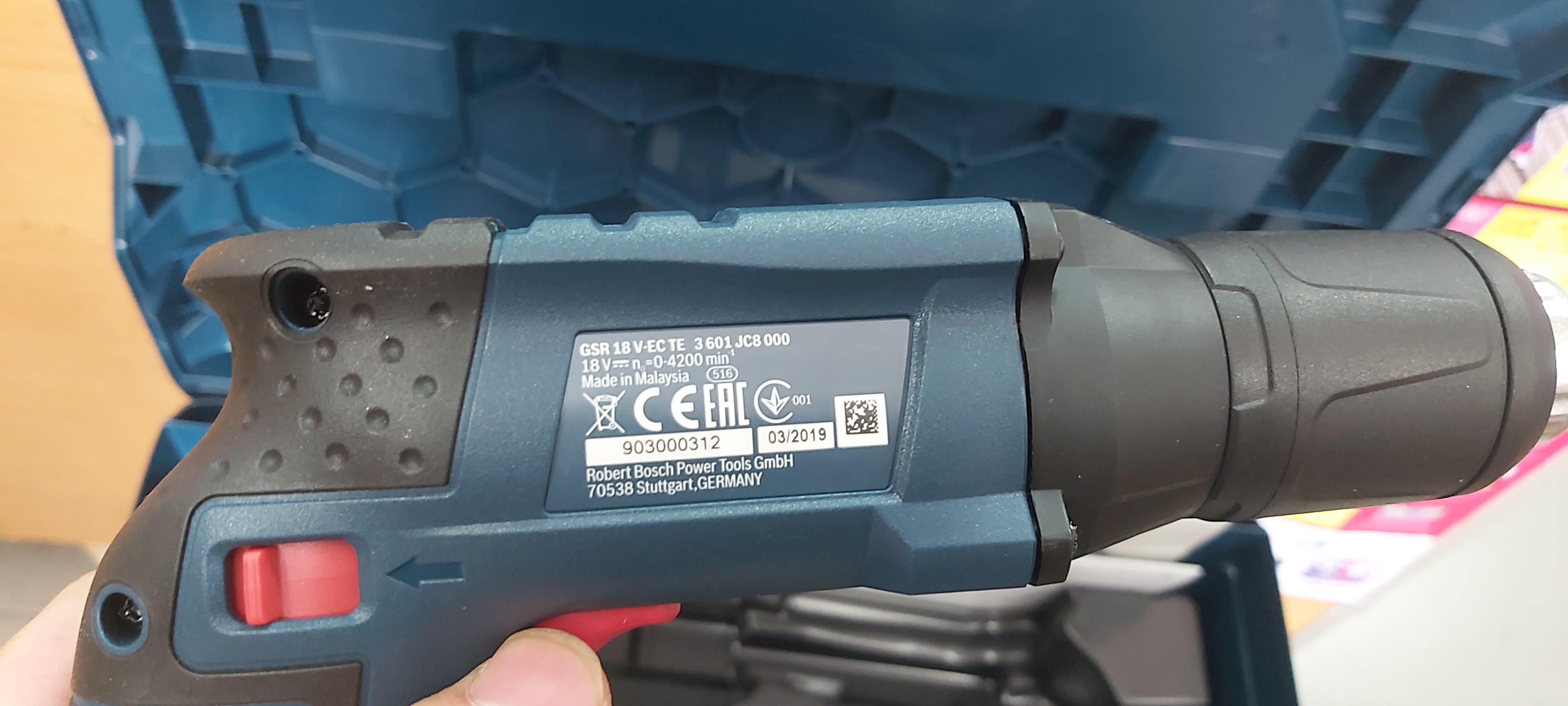 ไขควงไฟฟ้าสำหรับผนังยิปซัมไร้สาย GSR18V-EC TE BOSCH