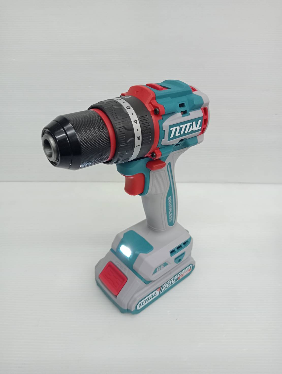 TOTAL Combo Set 46 สว่านกระแทก ไร้สาย 66N + เครื่องเจียร์ ไร้สาย 20V BL motor TCKLI2027310