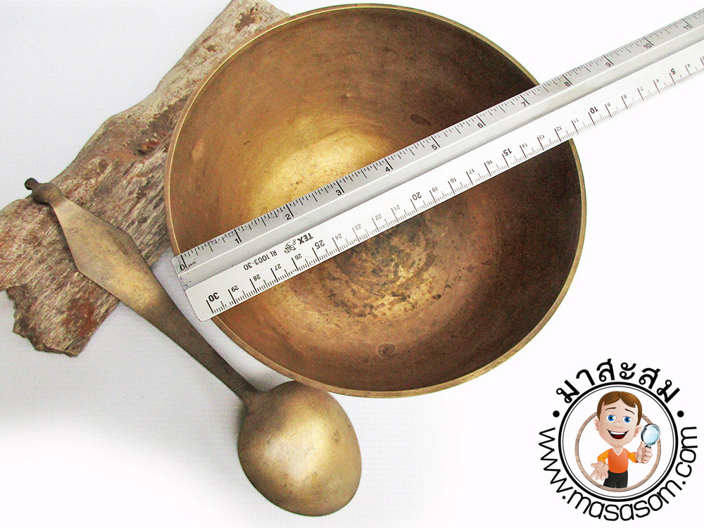 ขันทองเหลืองเก่าพร้อมทัพพี