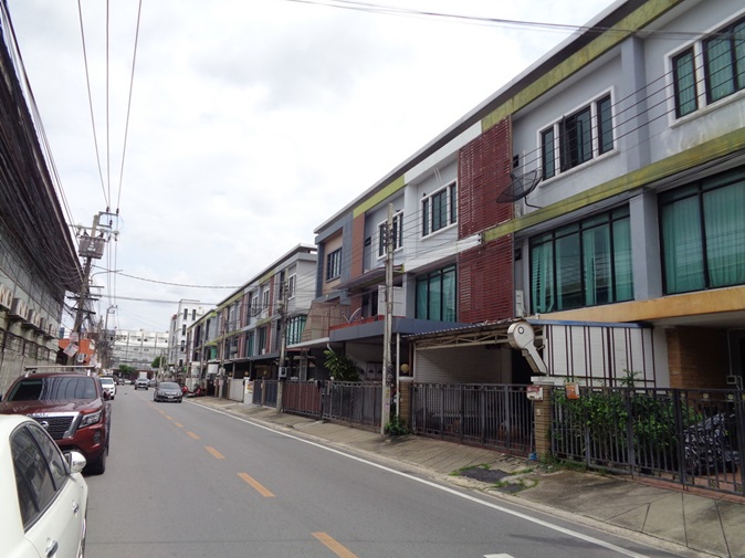 🚩 H1269 ขาย / ให้เช่า ทาวน์โฮม3 ชั้น หน้ากว้าง5.5 เมตร ทำเลดี ต้นซอยนวมินทร์74 เหมาะพักอาศัยหรือทำธุรกิจ