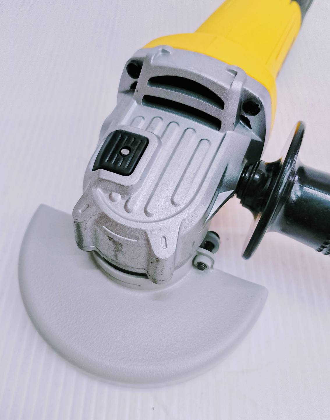 เครื่องเจียร4" DWE750T DEWALT รุ่นอัลต้าสลิม สวิตช์ท้าย