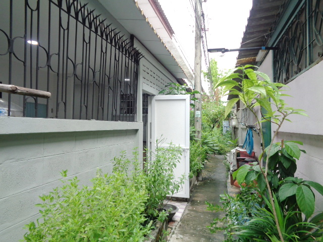 H1203 ขาย/ให้เช่า ทาวน์เฮ้าส์รีโนเวท หมู่บ้านวรารักษ์ เลียบคลองสอง27 หน้ากว้าง 5 เมตร เฟอร์ครบ แขวงสามวาตะวันตก เขตคลองสามวา กทม.10510