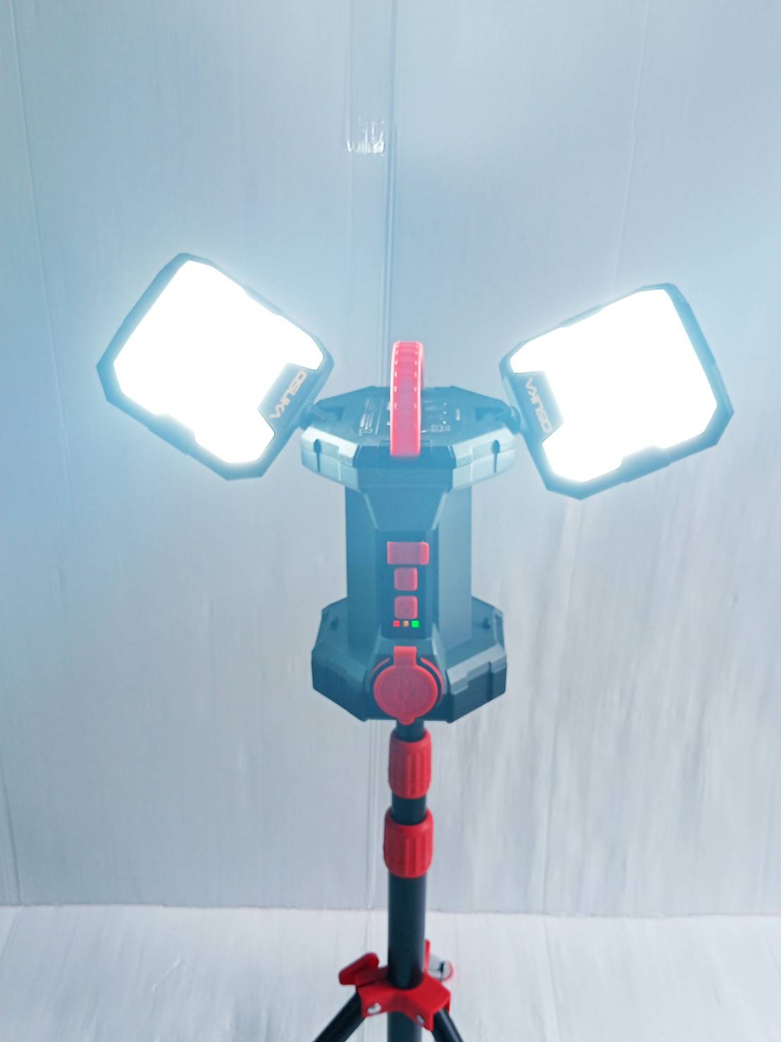 OSUKA ไฟส่องพื้นที่ 3 ขา LED 20V 2in1 OCL316-N (ตัวเปล่าพร้อมขาตั้ง)