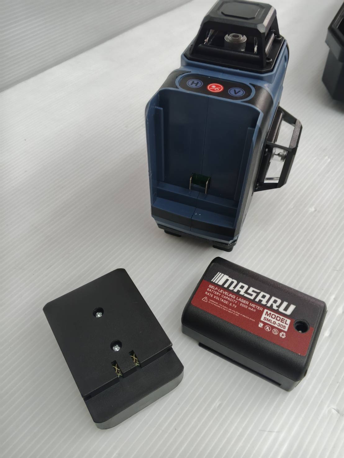MASARU เครื่องวัดระดับเส้นสีเขียว แบบ 16 เส้น รุ่น SMLG-305