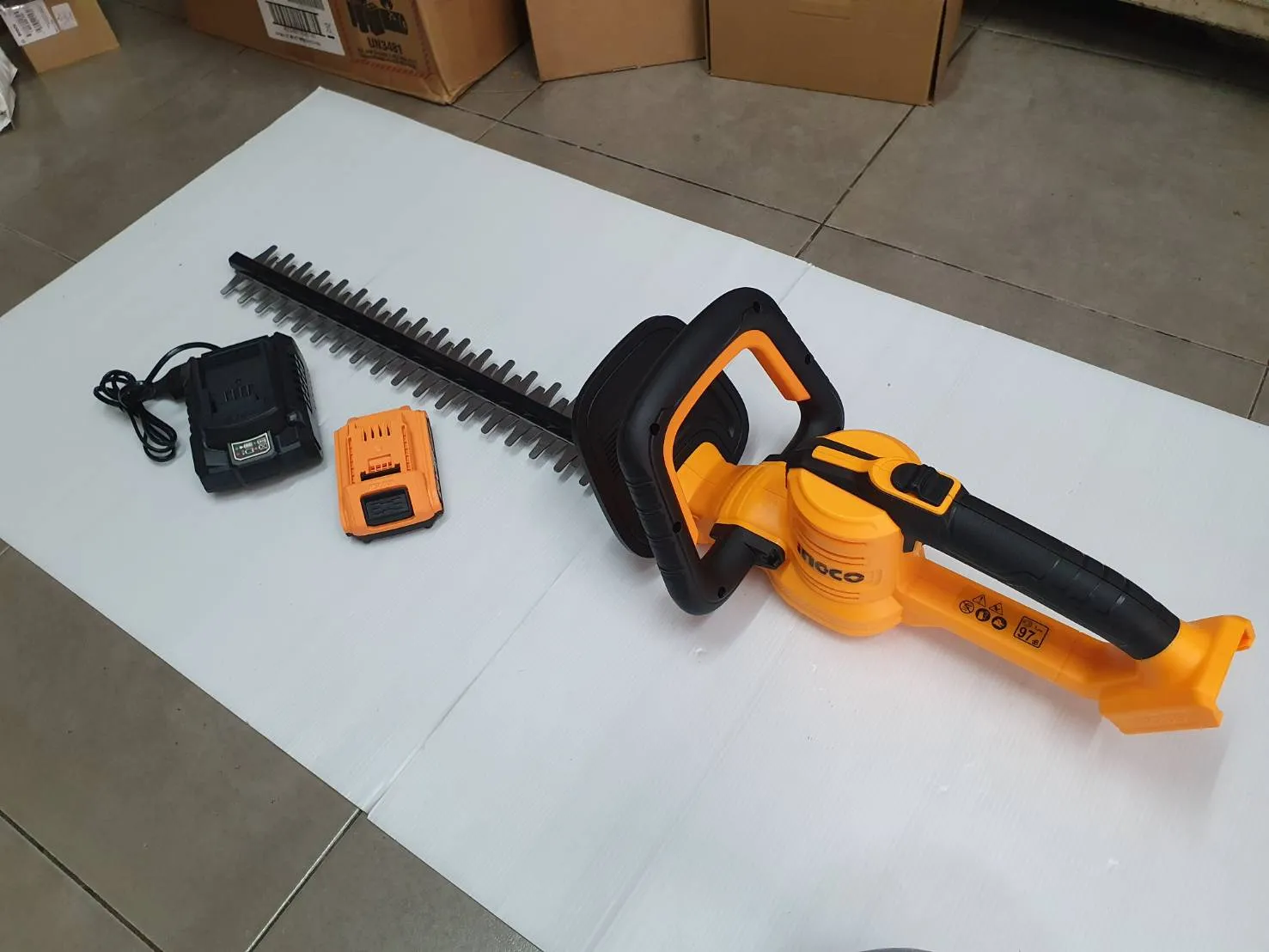 เครื่องแต่งพุ่มไม้20V CHTLI20018 INGCO (ตัวเปล่า)