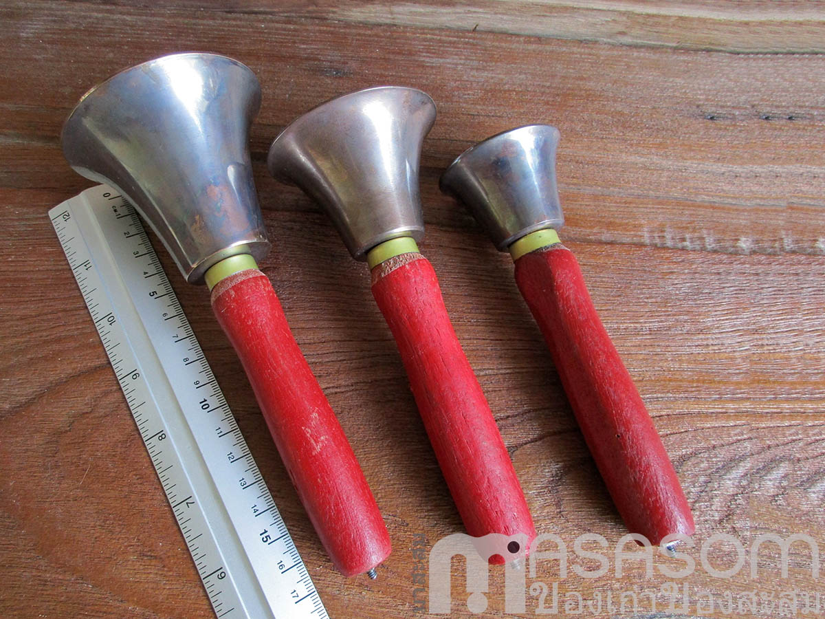 กระดิ่งทองเหลืองด้ามไม้