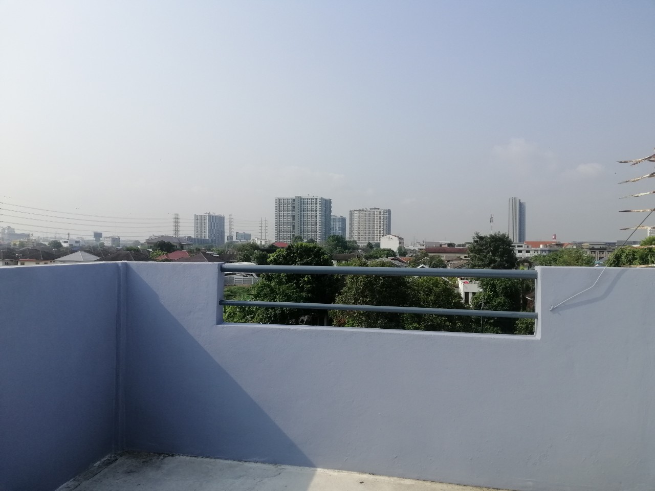 🚩H1143 ขายทาวเฮ้าส์ 3ชั้น ใกล้รถไฟฟ้าสายสีชมพู สถานีเมืองทองธานี ห่างถนนแจ้งวัฒนะเพียง1 กม. หรือเข้าออกถนนเลียบคลองประปาได้ ฟรีค่าโอน