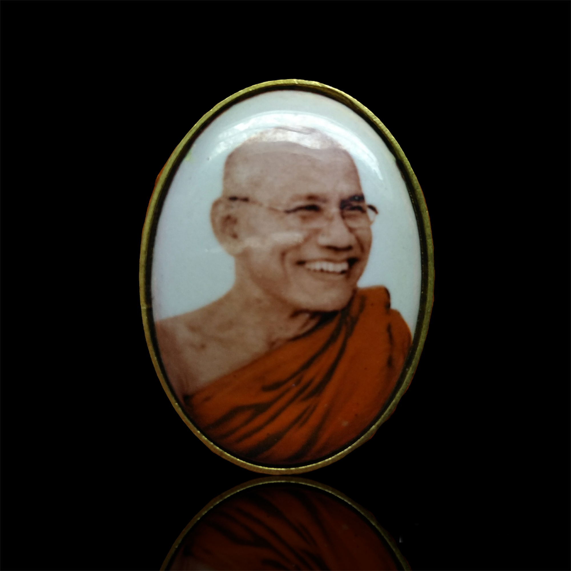 ล็อกเก๊ตพระอาจารย์สมหมาย อัตตมโน วัดป่าสันติกาวาส จ.อุดรธานี สภาพสวยเดิม พิมพ์เล็ก