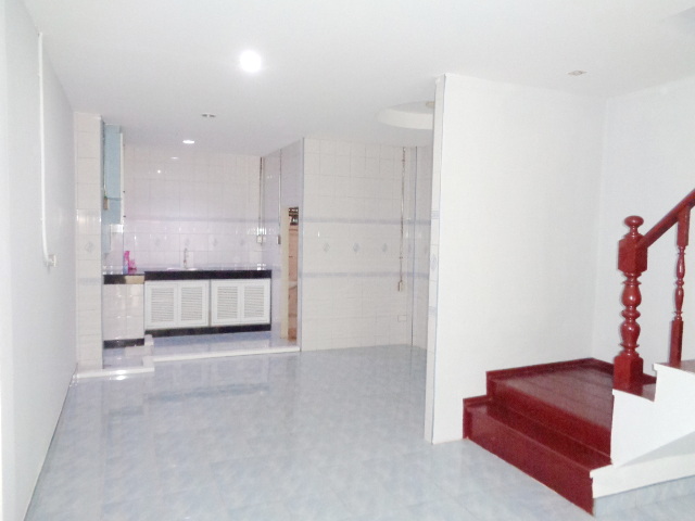 🚩 H1258 ขายทาวน์เฮ้าส์ รีโนเวทใหม่ทั้งหลัง หมู่บ้านจินดาทาวน์ ซอยคู้บอน 27 แยก 58 รามอินทรา ต่อเติมระเบียงหลังบ้าน ใกล้ตลาดสด ถนนหน้าบ้านกว้าง