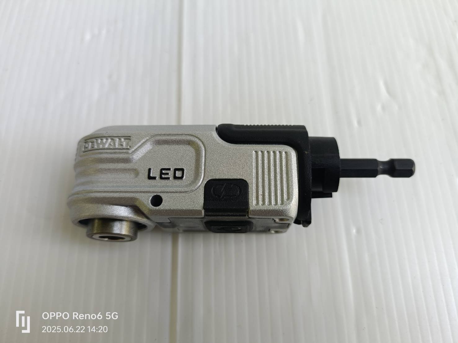 DEWALT DWALRAFT ก้านต่อไขควงมุมฉาก 90 องศา มีไฟLED ชาร์จ TYPE-C