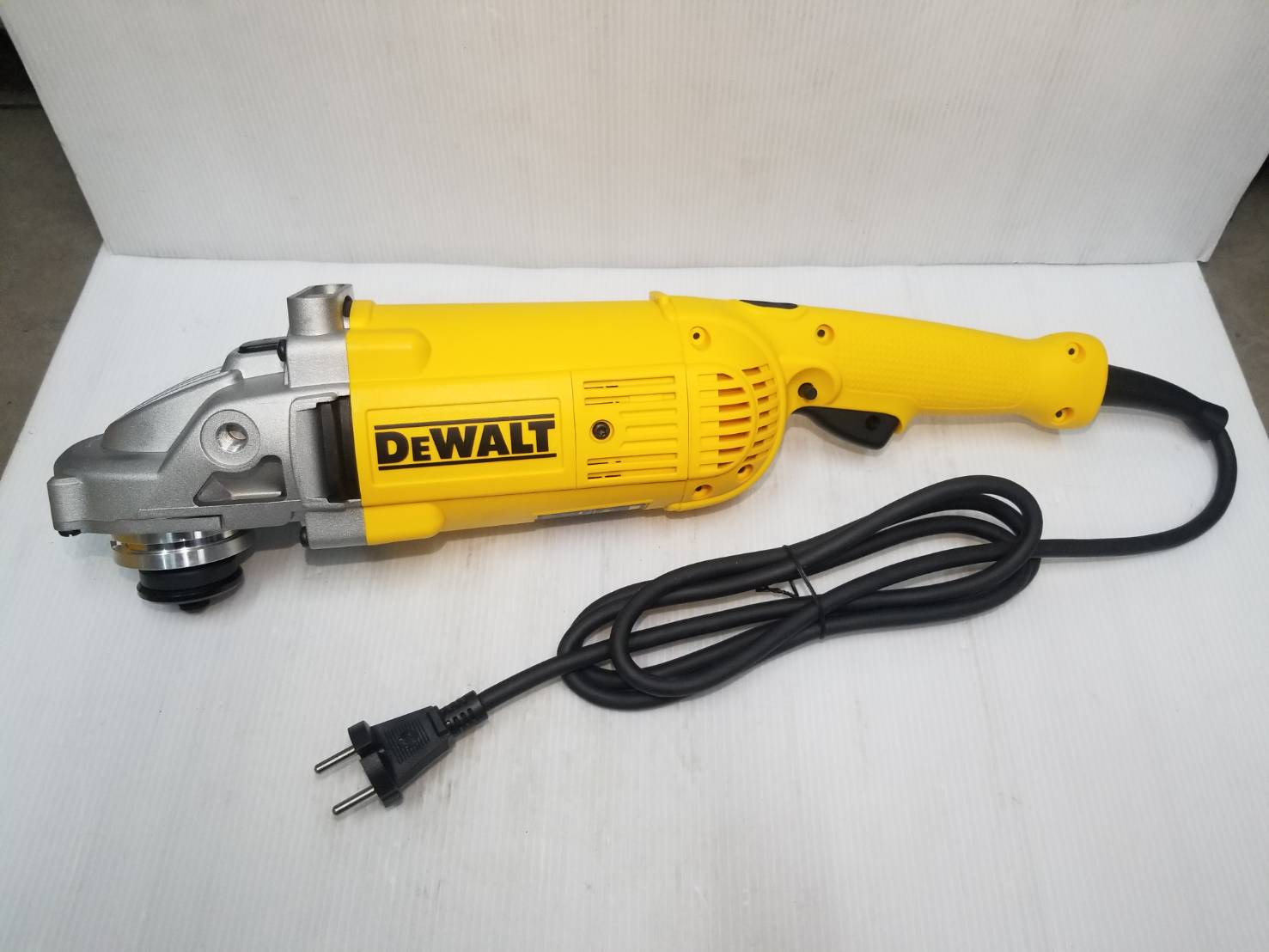 หินเจียรไฟฟ้า 9 นิ้ว 2200W DWE492 DEWALT