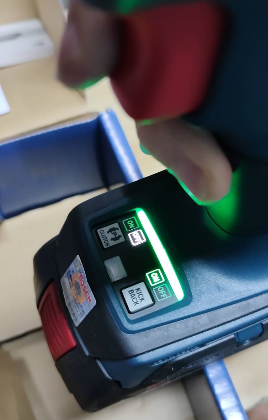 สว่านไขควงไร้สาย18V GSR18V-90C BOSCH SOLO