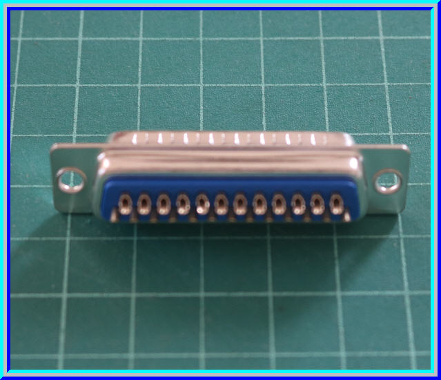 1x คอนเน็คเตอร์ DB 25 ตัวผู้ (Male DB25 D-Sub)