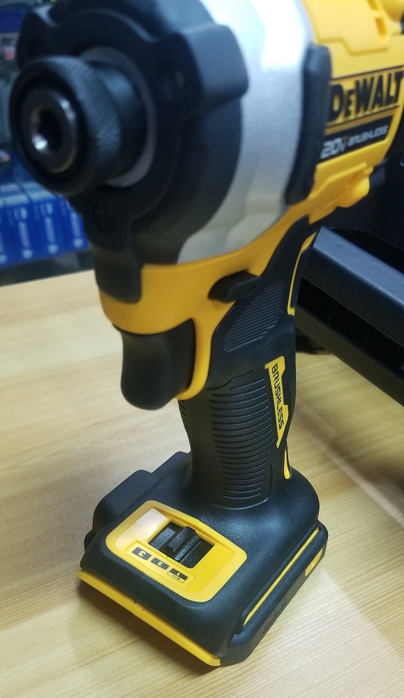 ไขควงกระแทก DCF850D2A DEWALT