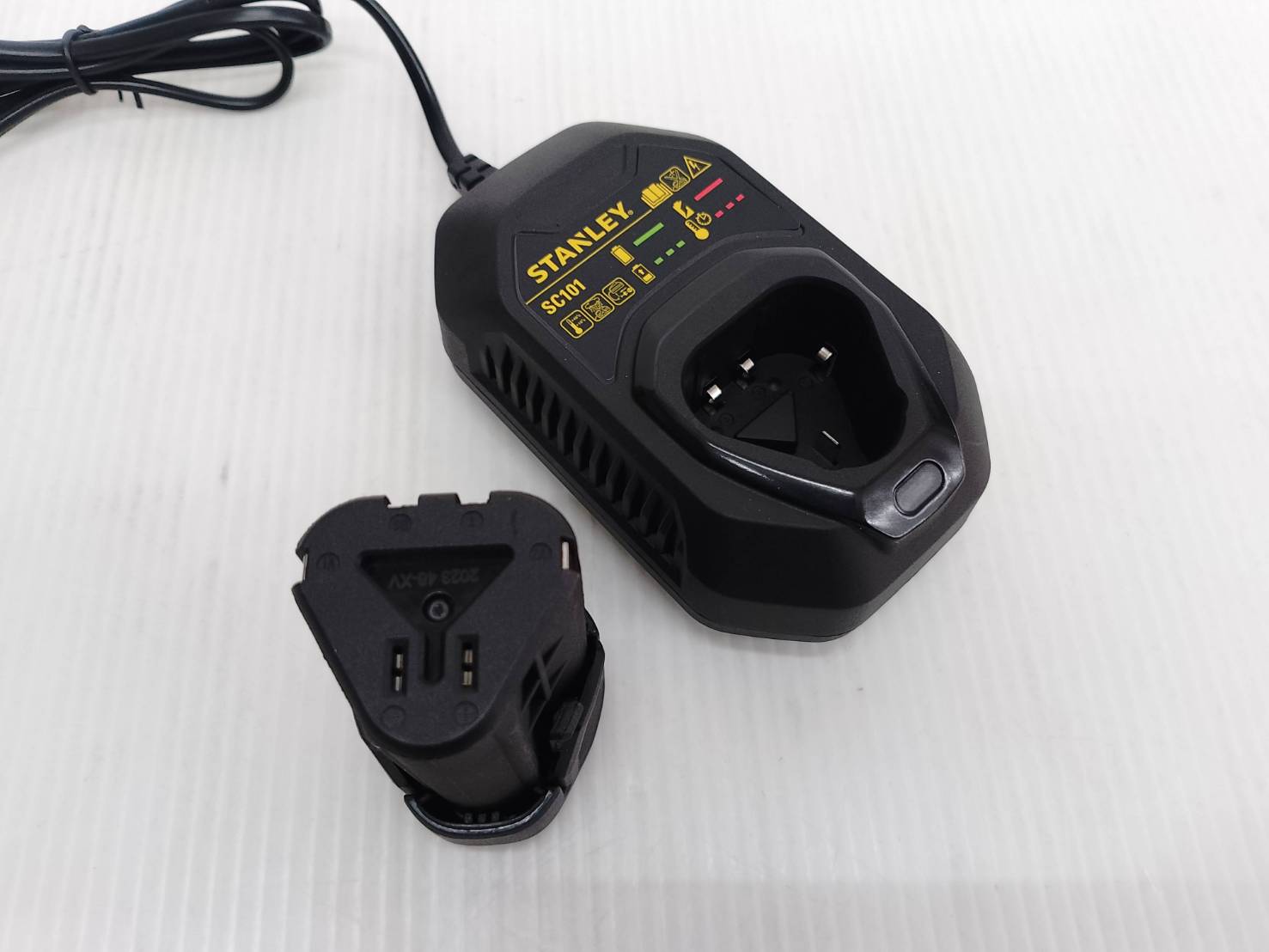 STANLEY รุ่น SCH10D1-B1 สว่านกระแทกไร้สาย 12V Max พร้อมแบตเตอรี่ 2.0AH