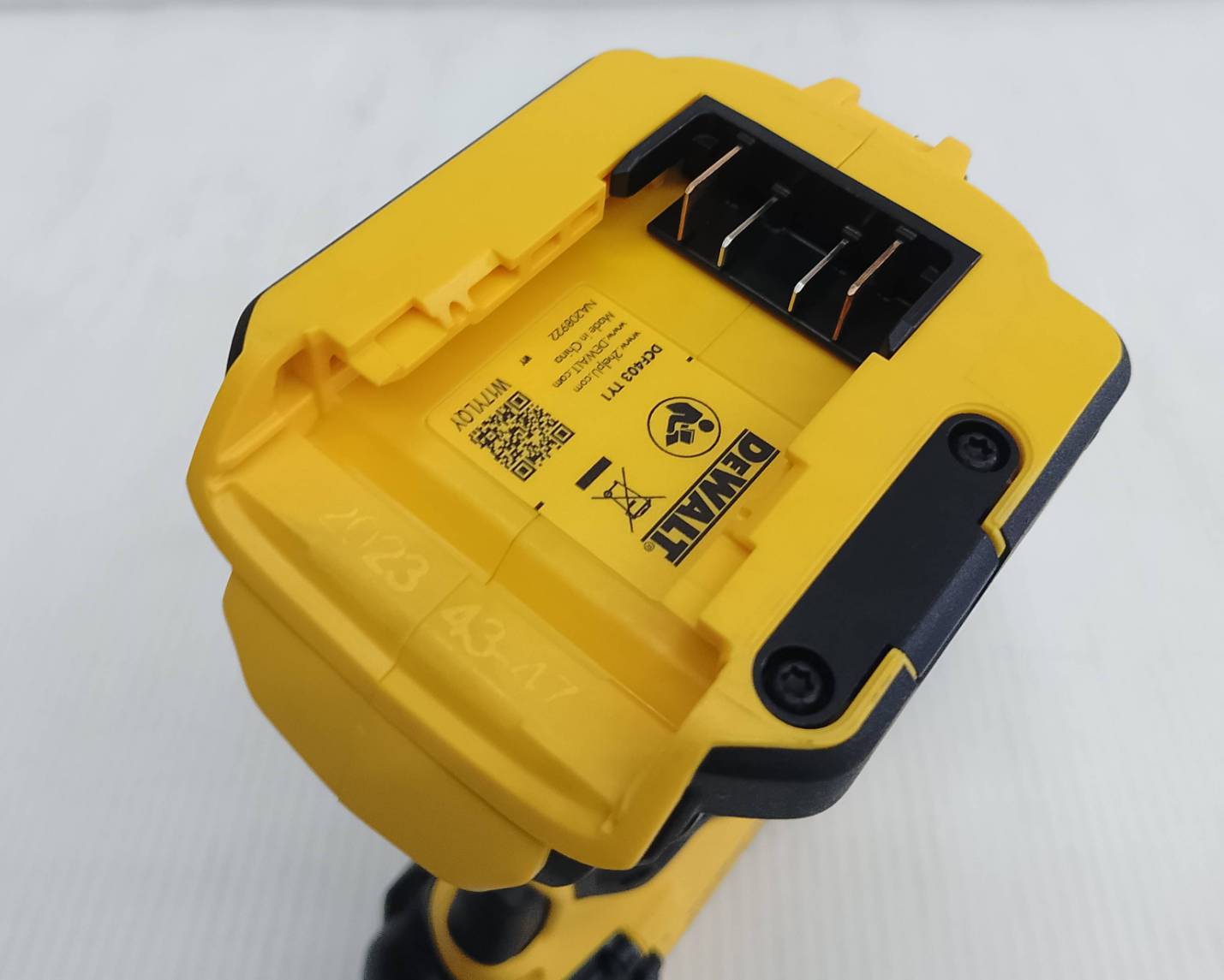 รีเวท18V DCF403NT-XJ DEWALT