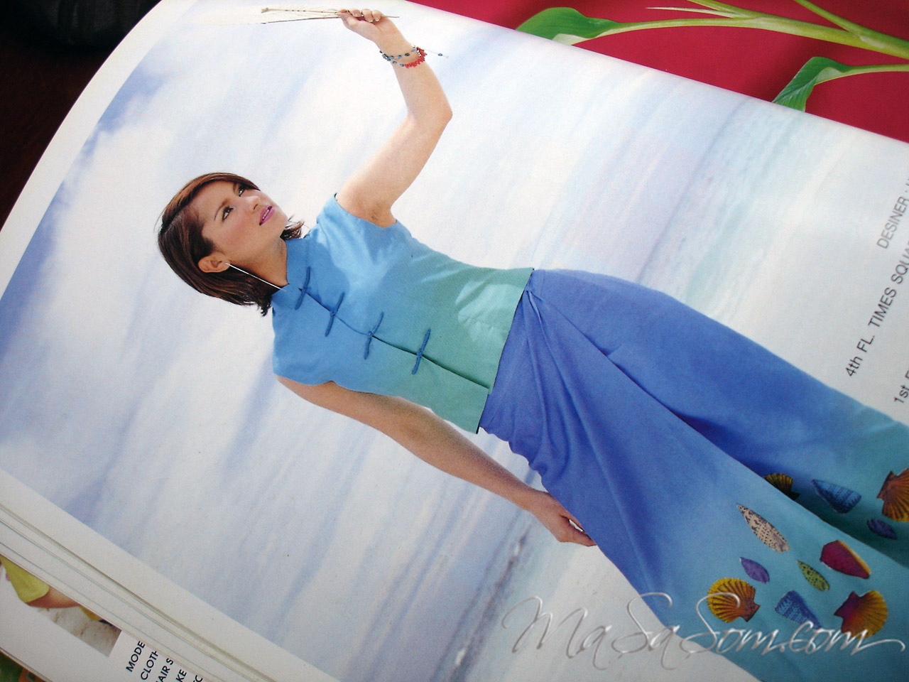 หนังสือแฟชั่นรีวิว เดือน พค.44