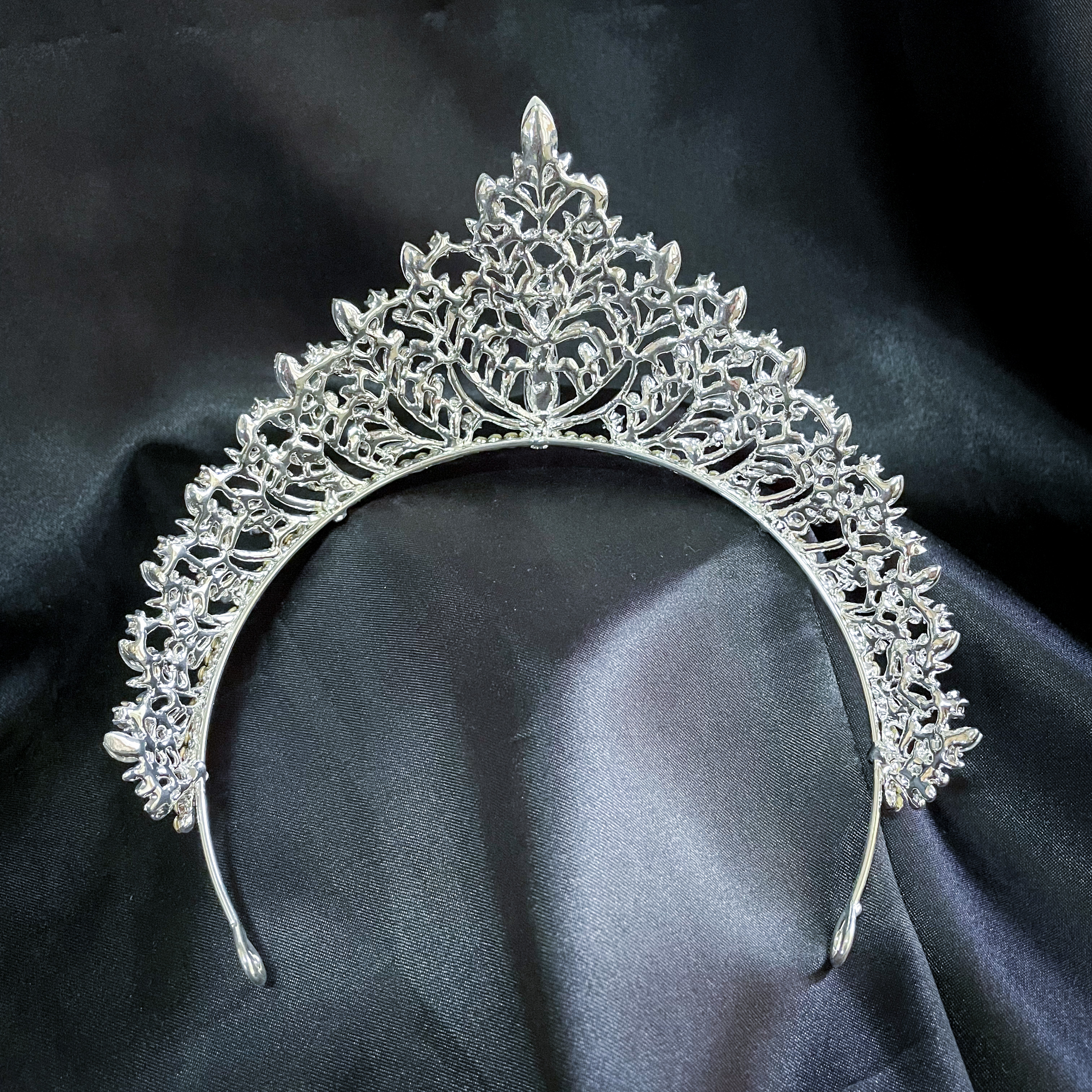 (พร้อมส่ง) เทียร่า 301 สีเงิน มงกุฎนางงาม งานสวย ปราณีต QCเพชรทุกเม็ด สินค้าพร้อมส่งจากไทย