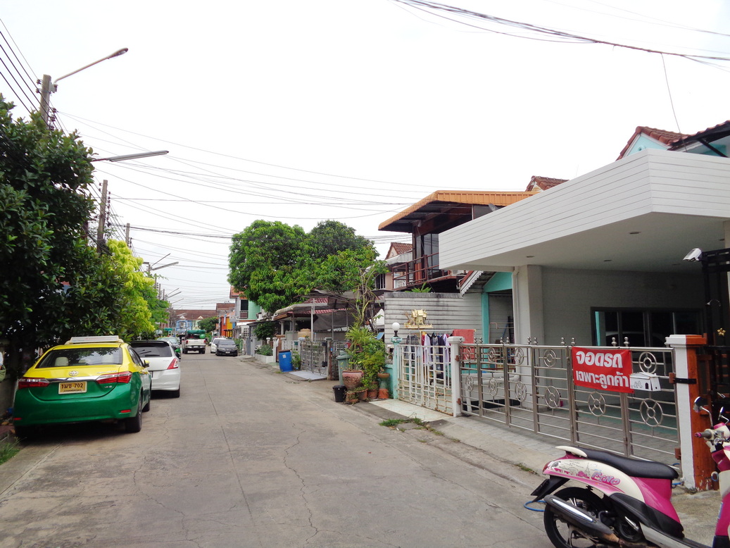 🚩H1280 ขายทาวน์เฮ้าส์ รีโนเวท หมู่บ้านเคซี รามอินทรา1 25.6 ตารางวา ซอยหทัยราษฎร์39 บ้านหลังใหญ่ พื้นที่เยอะ ใกล้สวนสัตว์เปิดซาฟารีเวิลด์ ใกล้วัดแป้นทอง 👉 2.4 ล้าน ฟรีค่าธรรมเนียมโอน