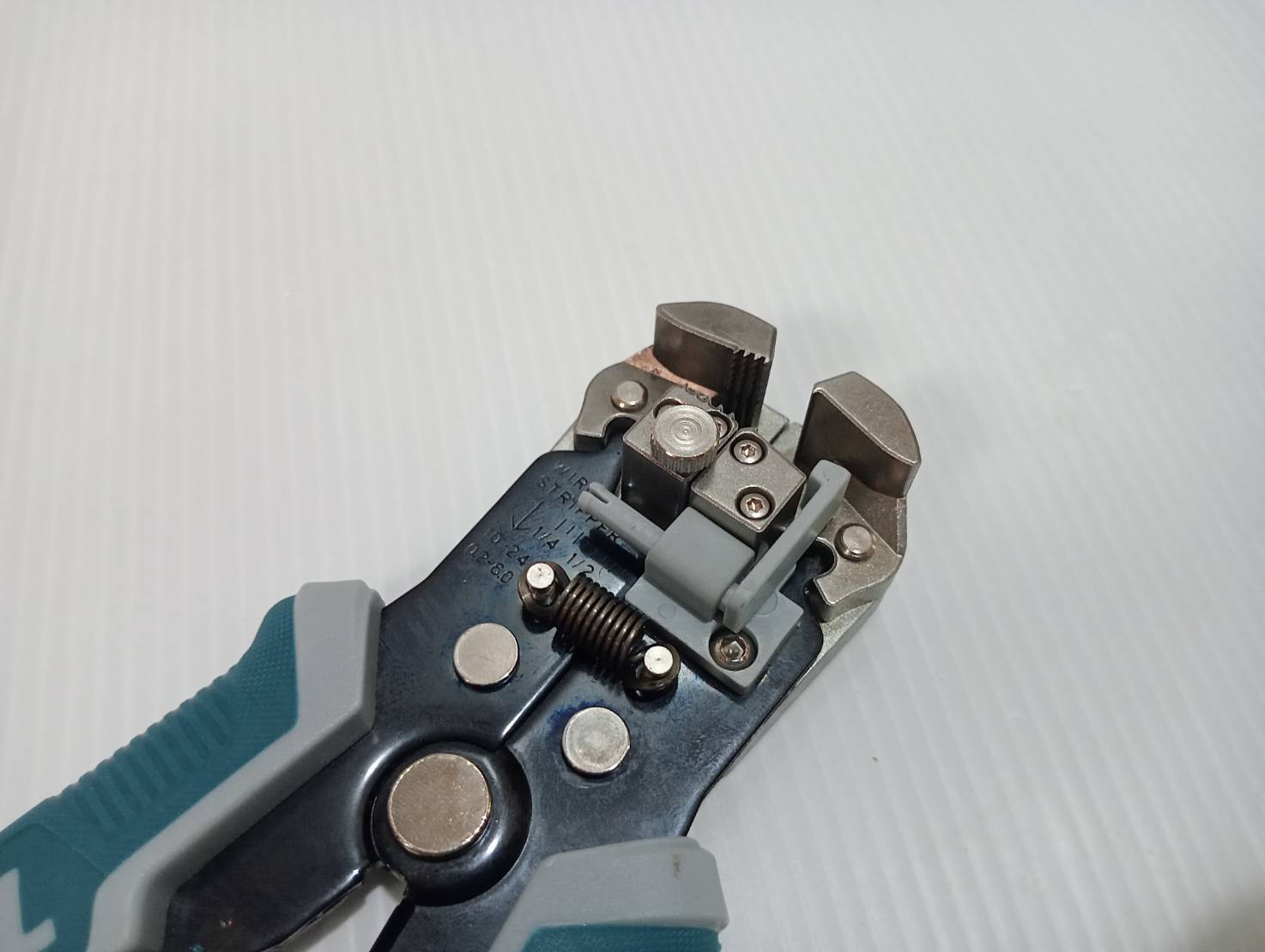 คีมปอกสายอัตโนมัติ ( ตัด ปอก ย้ำ ) รุ่น THT15246 Total