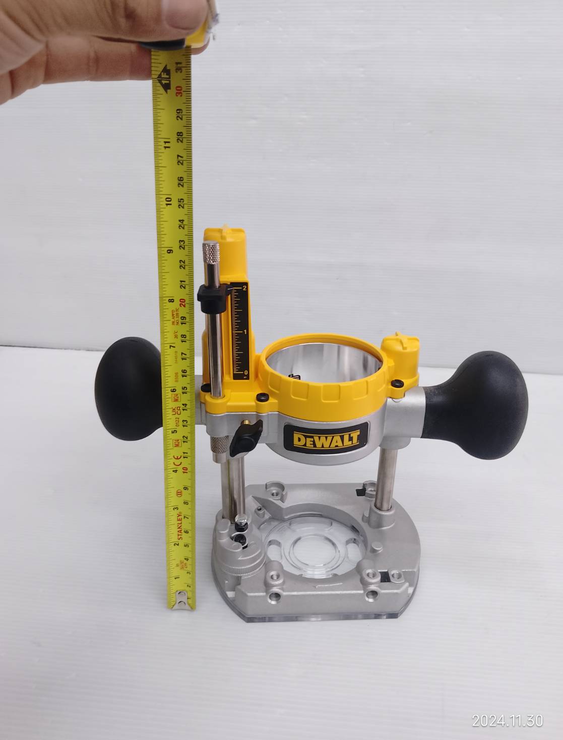 DEWALT แท่นกดเสริมสำหรับทริมเมอร์ DCW600 (เสื้อทริมเมอร์) รุ่น DNP612