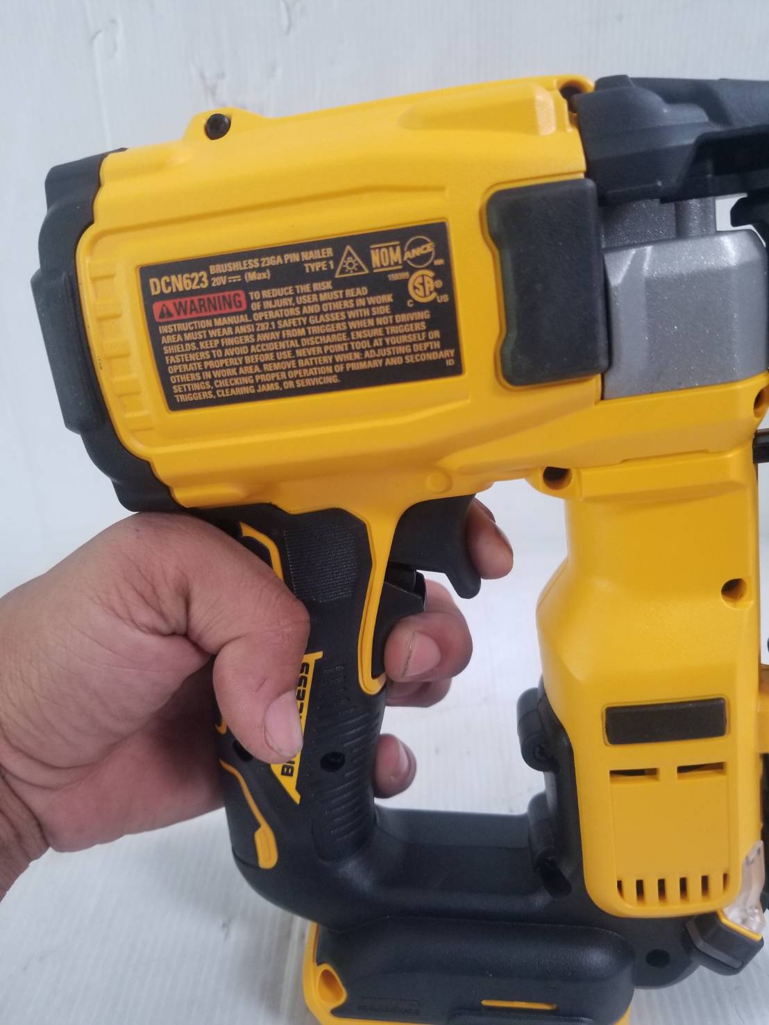 เครื่องยิงตะปู20V DCN623B DEWALT (ตะปูPIN)