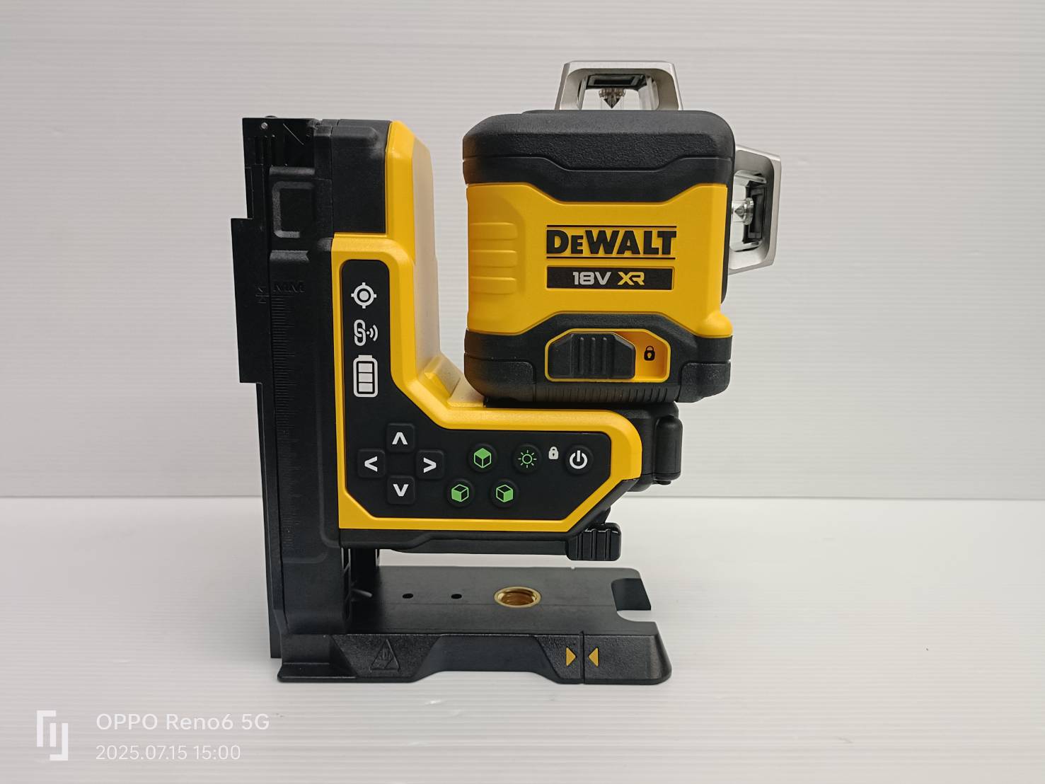 DEWALT รุ่น DCLE34035B-XJ เลเซอร์วัดระดับแบบ 3 เส้น 360 องศา 20V รุ่นรีโมทคอนโทรล
