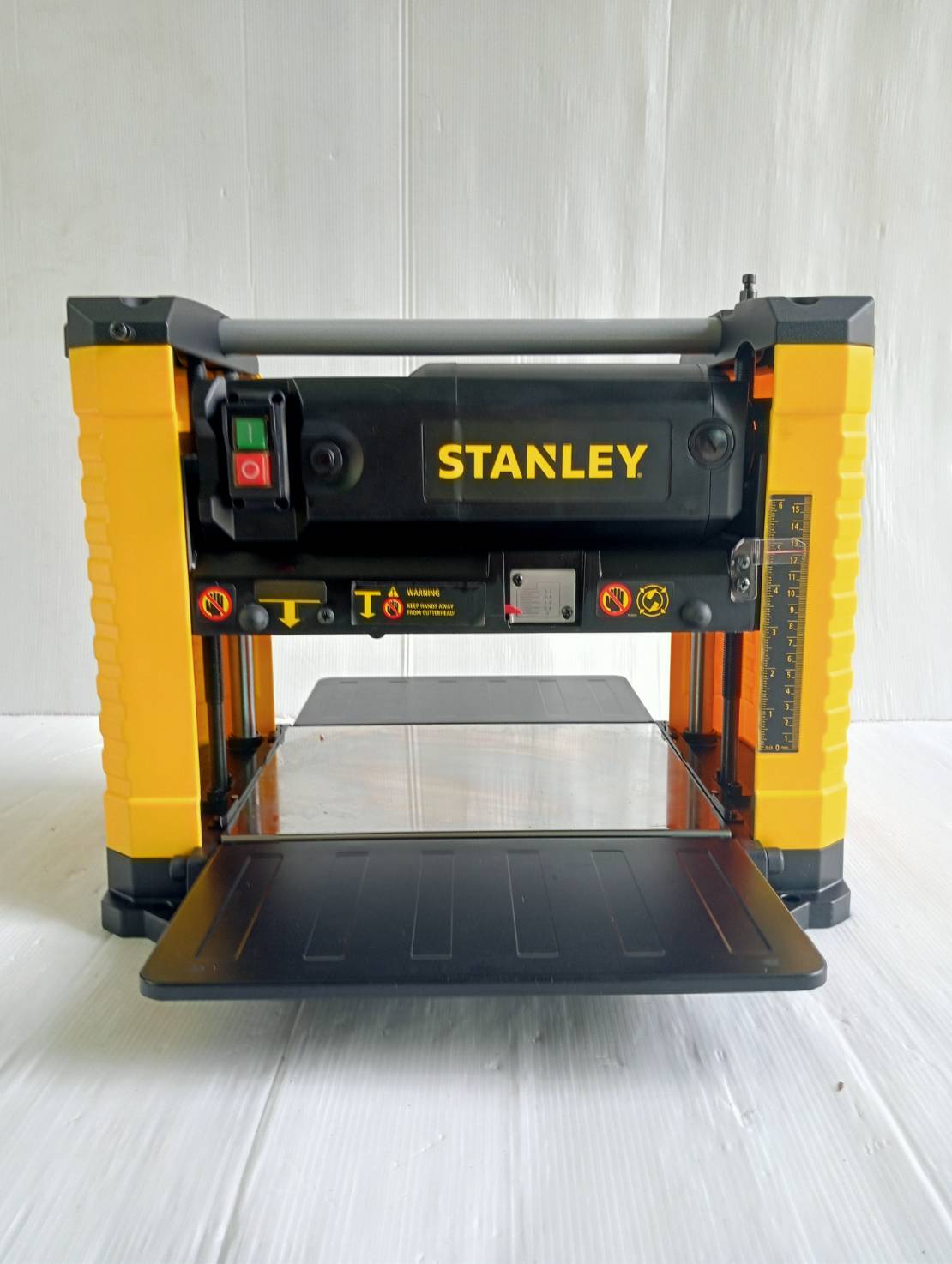 STANLEY เครื่องรีดไม้ไฟฟ้า 12 นิ้ว STP18-B1 (1800 วัตต์) รับประกันศูนย์ 2 ปี
