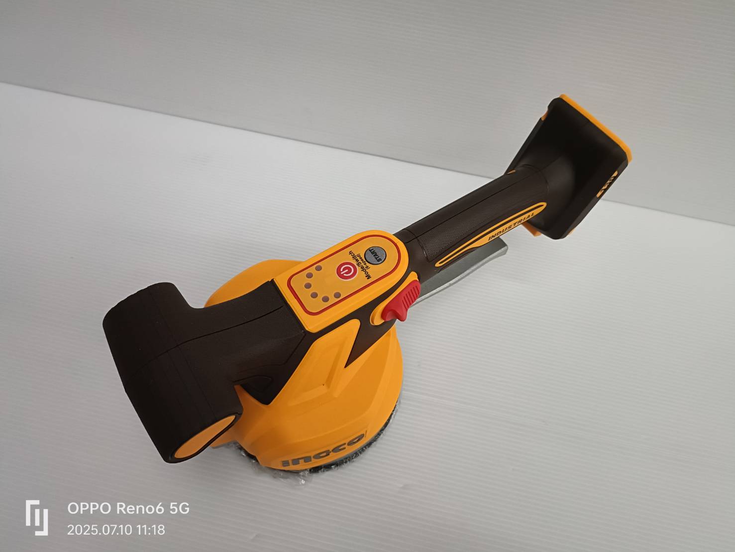 INGCO เครื่องดูดสั่นกระเบื้อง20V CTVLI20015 ครบชุดพร้อมกล่อง