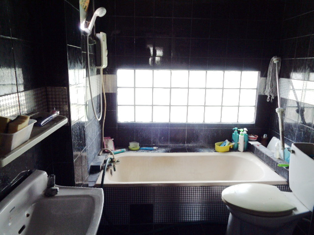 H1158 ขายด่วน ทาวนเฮ้าส์ 2 ชั้น 25 ตร.วา หมู่บ้านเสรี อ่อนนุช ซอยอ่อนนุช70/1 แยก2-2 แขวงประเวศ เขตประเวศ กรุงเทพฯ ขายถูกตามสภาพ