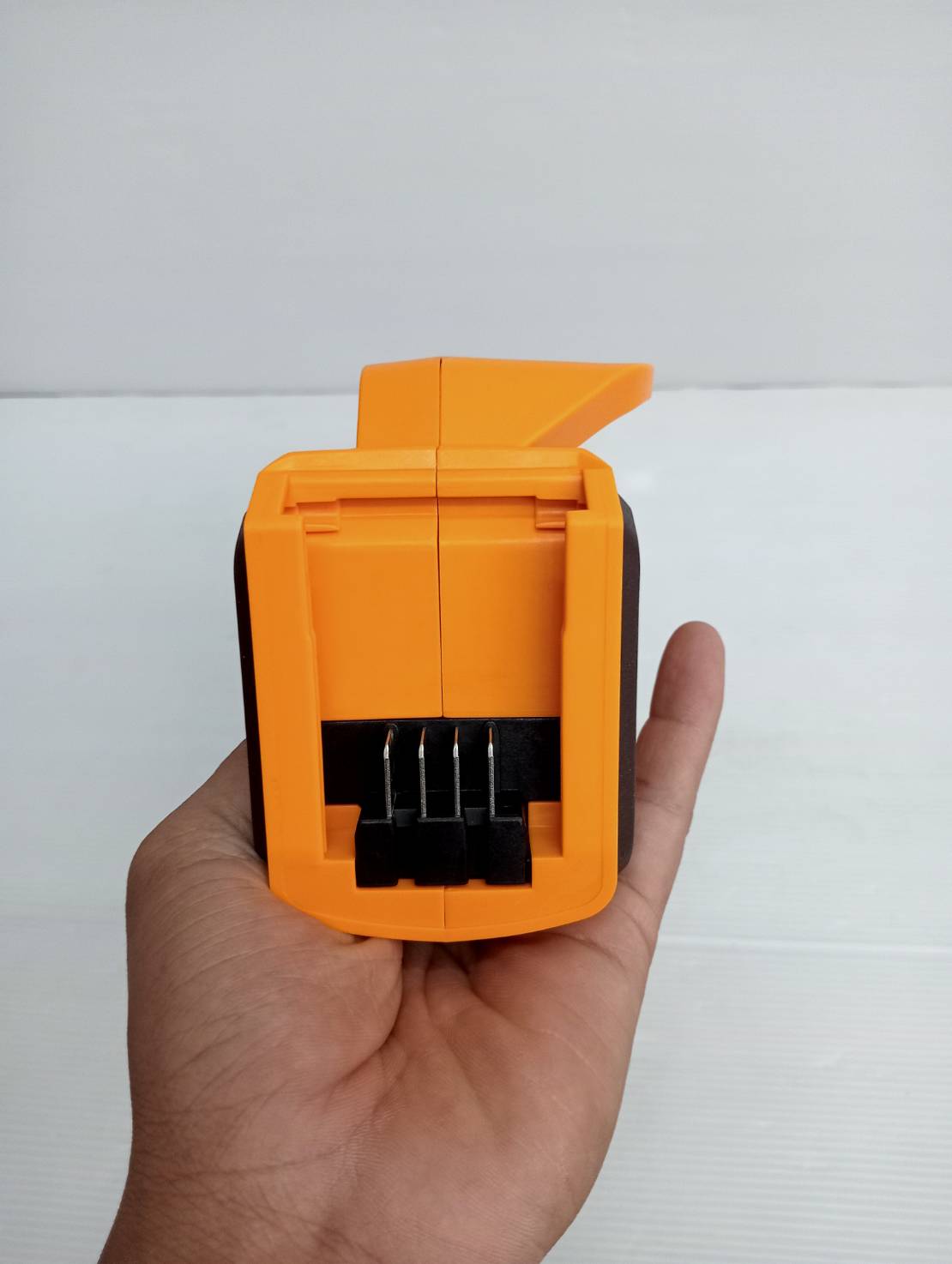 INGCO เลื่อยโซ่ไร้สาย 8" 20V CGSLI2088 (เครื่องเปล่า)