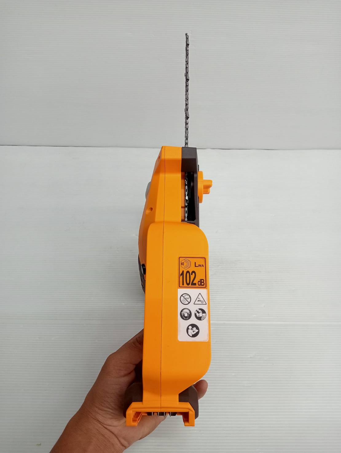 INGCO เลื่อยโซ่ไร้สาย 8" 20V CGSLI2088 (เครื่องเปล่า)