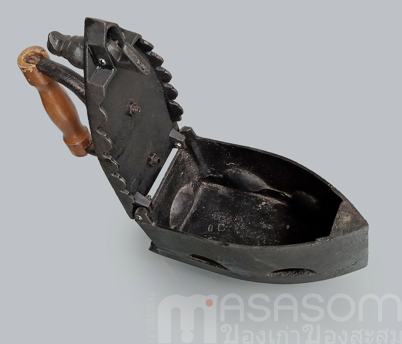 เตารีดหัวไก่เหล็กหล่อเก่ายุโรป