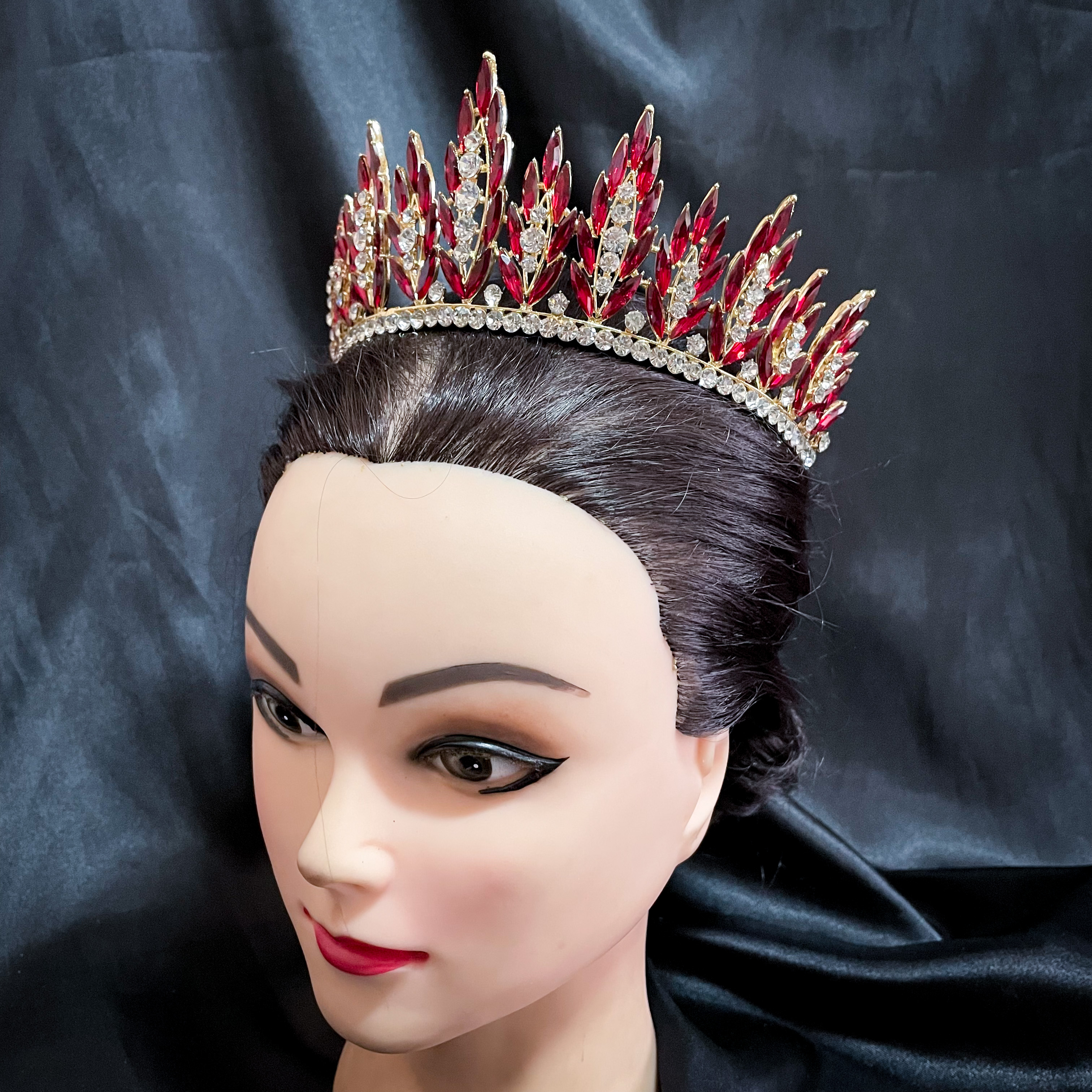 (พร้อมส่ง) เทียร่า 320 สีแดง มงกุฎนางงาม มงกุฎเจ้าหญิง งานสวย ปราณีต QCเพชรทุกเม็ด สินค้าพร้อมส่งจากไทย