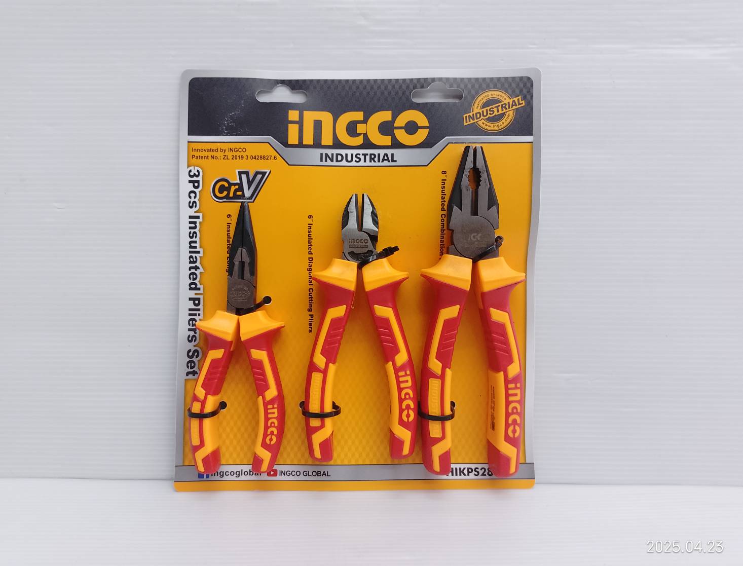 INGCO ชุดคีม VDE หุ้มฉนวนกันไฟฟ้า 3 ชิ้น รุ่น HIKPS28318