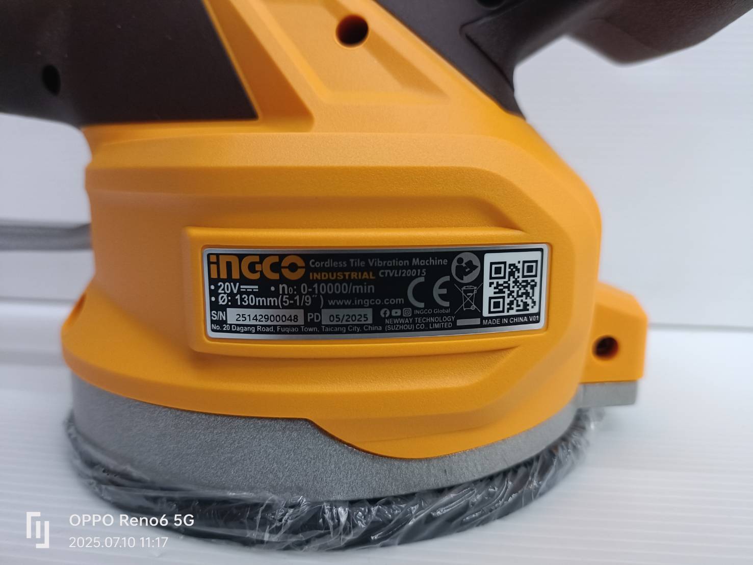 INGCO เครื่องดูดสั่นกระเบื้อง20V CTVLI20015 ครบชุดพร้อมกล่อง