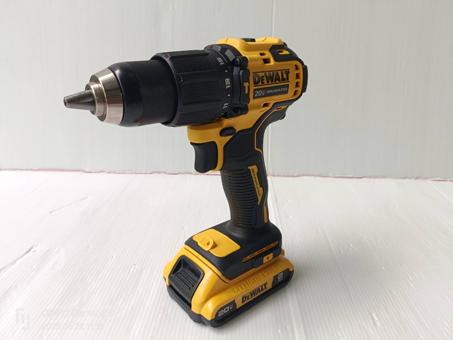 DEWALT รุ่น DCK2214D2TA-B1 ชุดคอมโบ้สว่านกระแทกและไขควงกระแทกไร้สาย