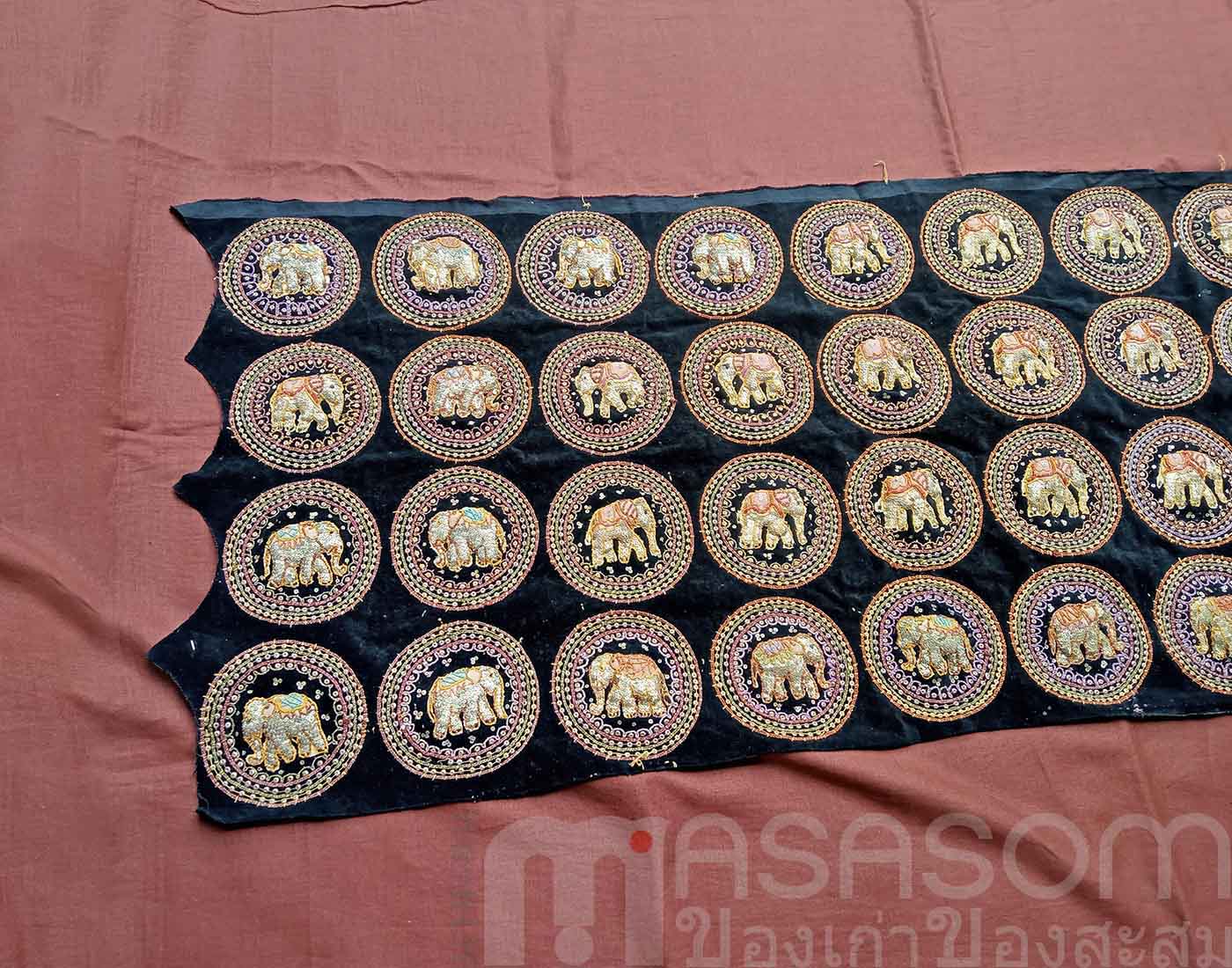 ผ้าปักรูปช้าง