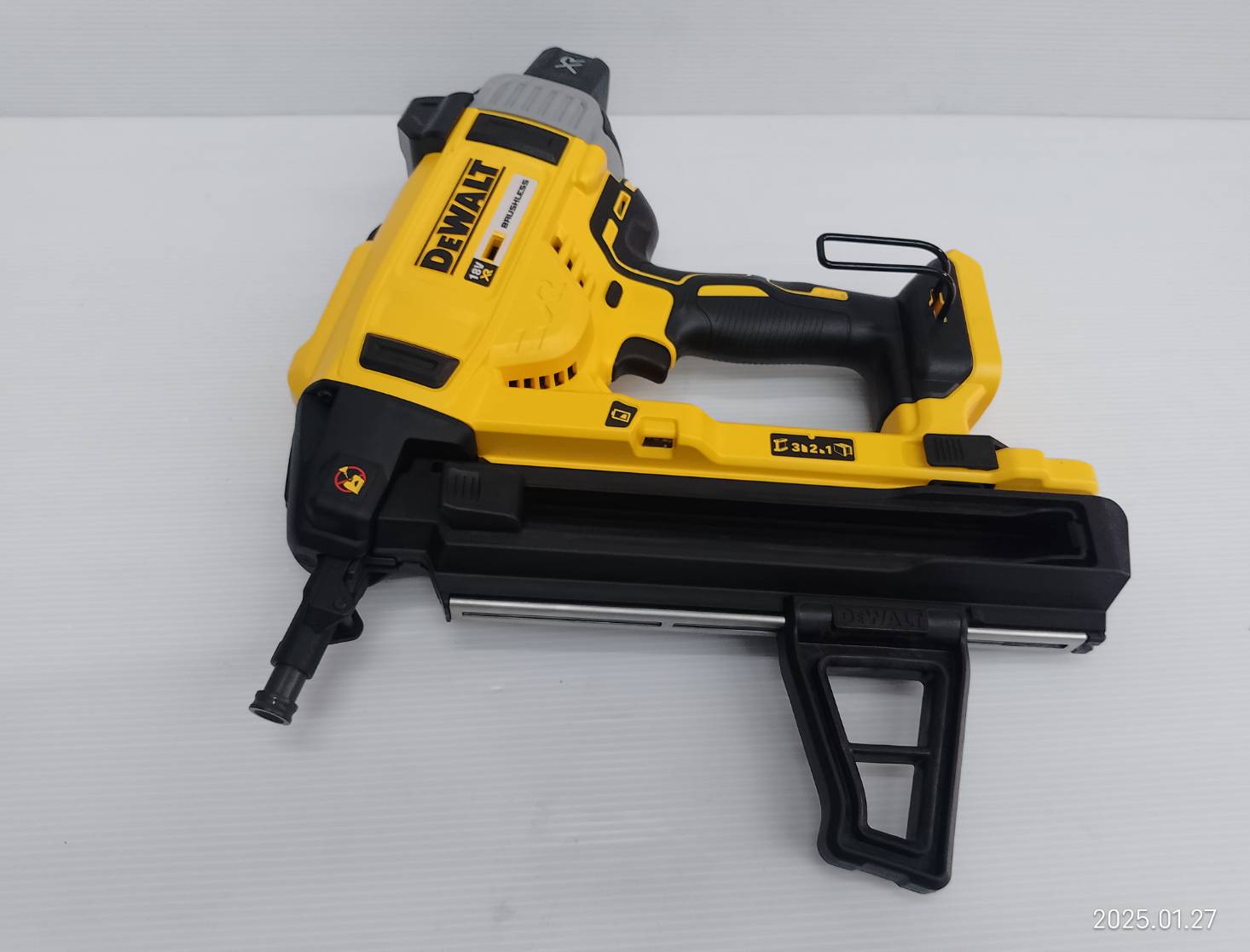 เครื่องยิงปืนลมไร้สาย20V DCN890N-XJ DEWALT