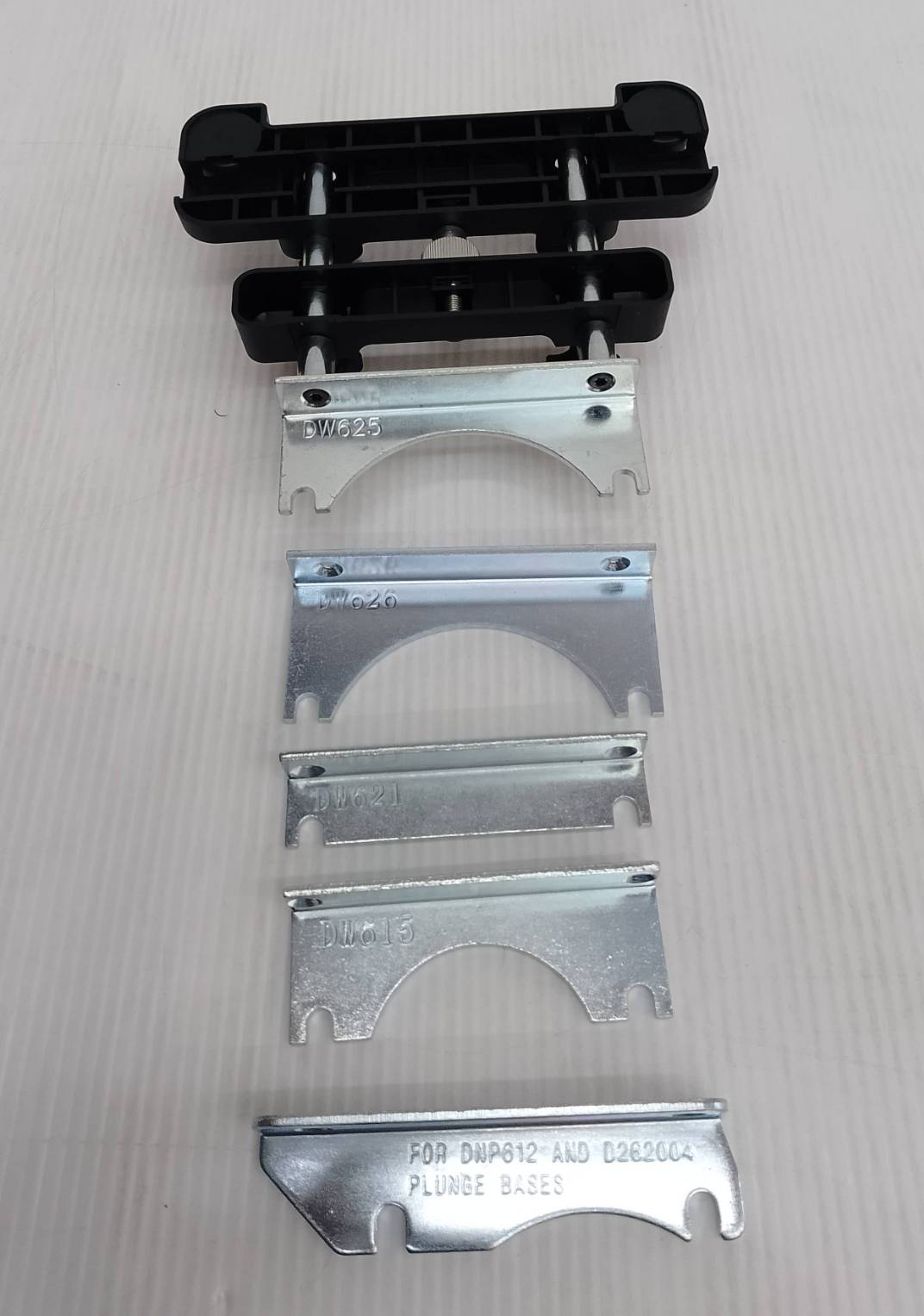 DEWALT รุ่น DWS5031-XJ อุปกรณ์เสริมเครื่องเร้าเตอร์สำหรับติดกับราง