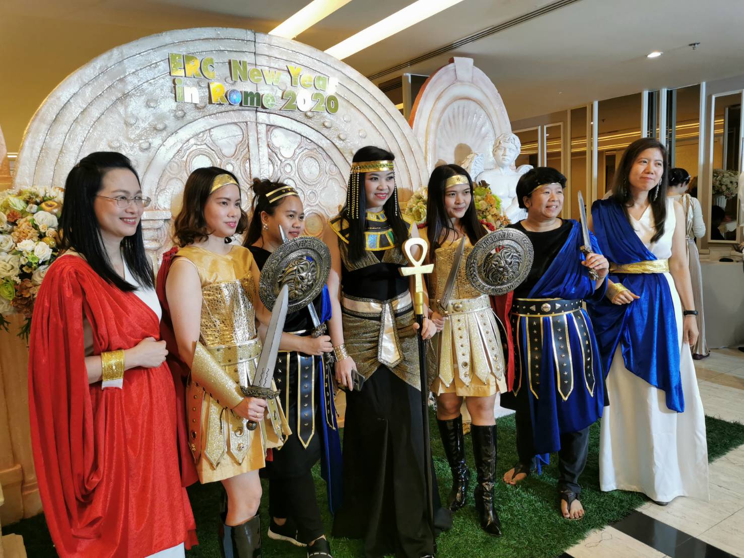 ชุดนักรบโรมันหญิงสีเงิน