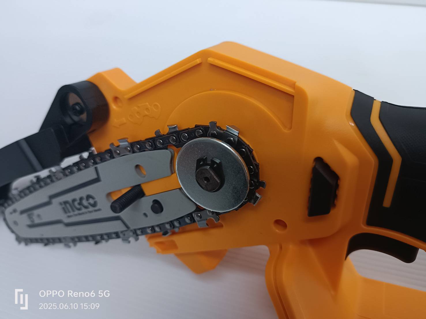 INGCO เลื่อยโซ่5" 20V CGSLI20581 ครบชุดพร้อมแบต แท่นชาร์จ