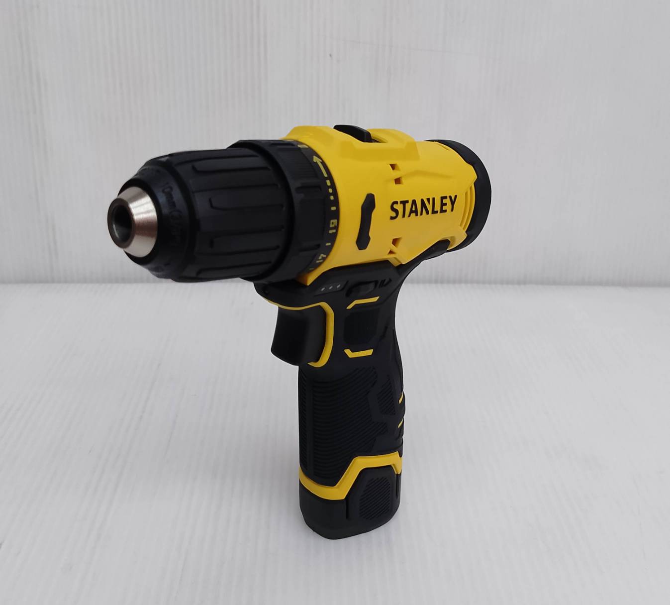 STANLEY รุ่น SCD10D2K-B1 สว่านไขควงไร้สาย 12V Max พร้อมแบตเตอรี่ 2.0Ahx2