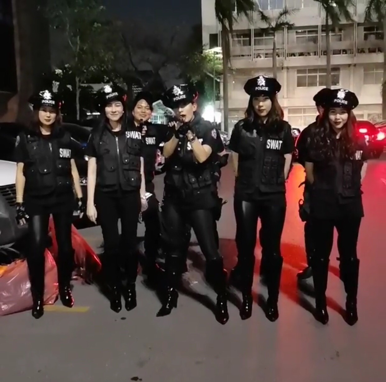 ชุดตำรวจหญิง แบบกางเกง /ุ ชุดอาชีพ / ชุดอาชีพในฝัน